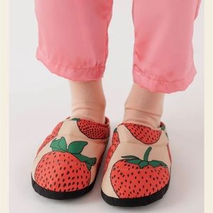 NWT BAGGU Strawberry Puffy Slipper